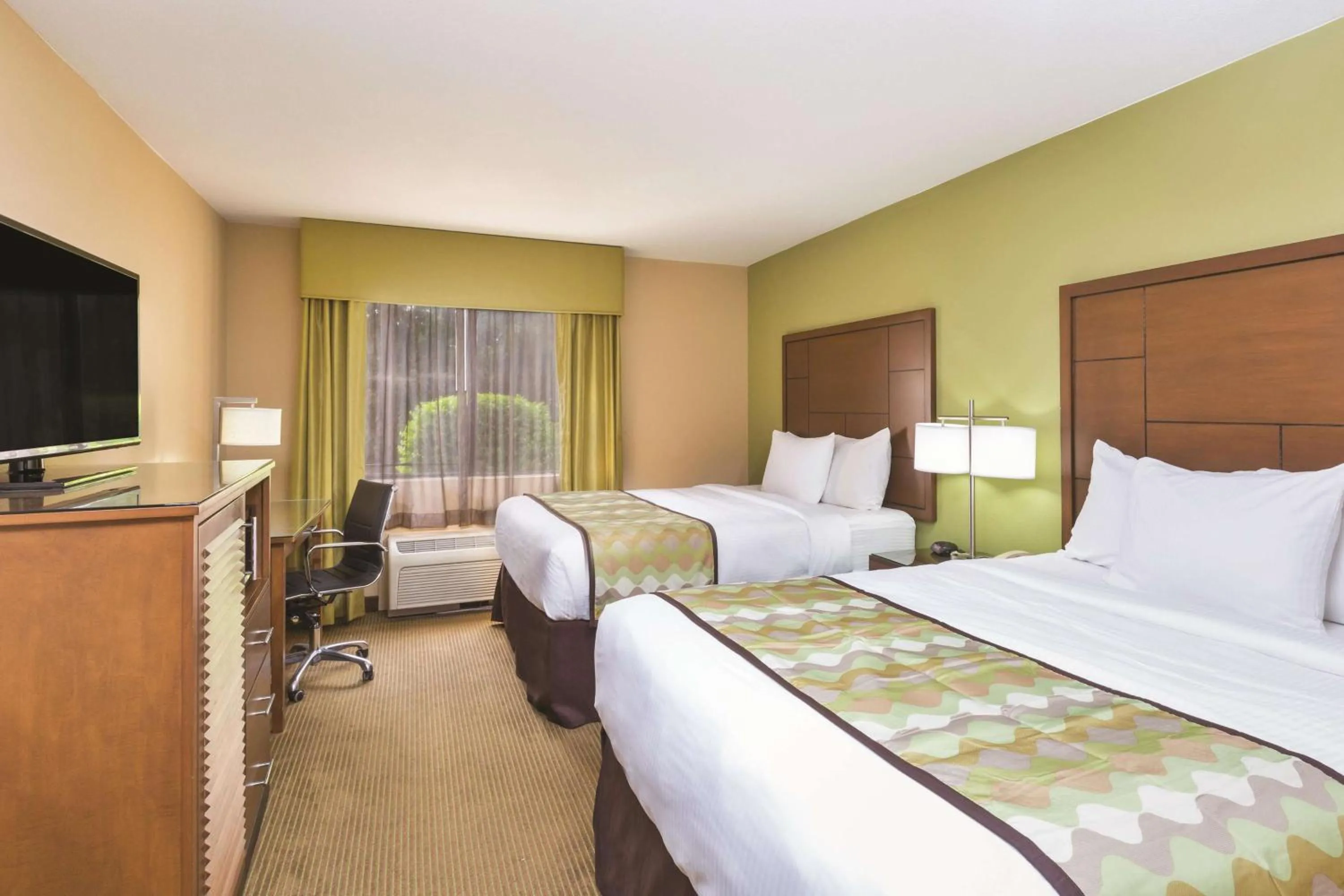 Photo of the whole room in La Quinta Inn by Wyndham Austin North